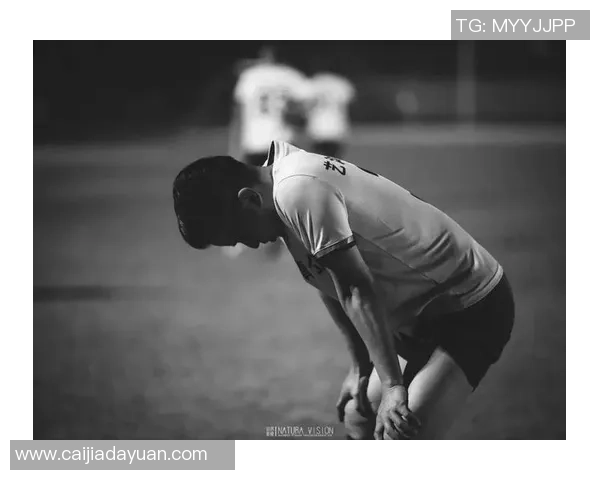 偶然相遇日本街头女生与足球明星的浪漫瞬间 偶然相遇日本街头女生与足球明星的浪漫瞬间