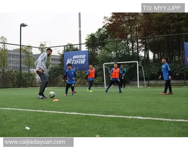 倩倩足球:追逐梦想的绿茵场上她的拼搏与坚持 倩倩足球:追逐梦想的绿茵场上她的拼搏与坚持