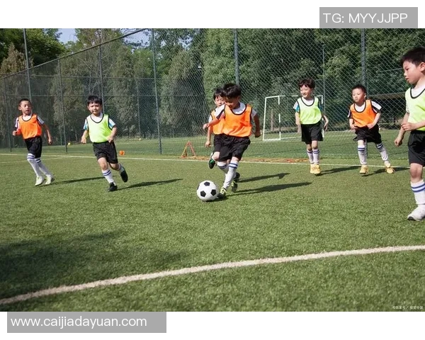 绿茵场上激情四溢的足球对决展现团队合作与个人技巧的完美结合